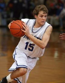 卡尔蒂斯教练组强化体能训练，备战关键战