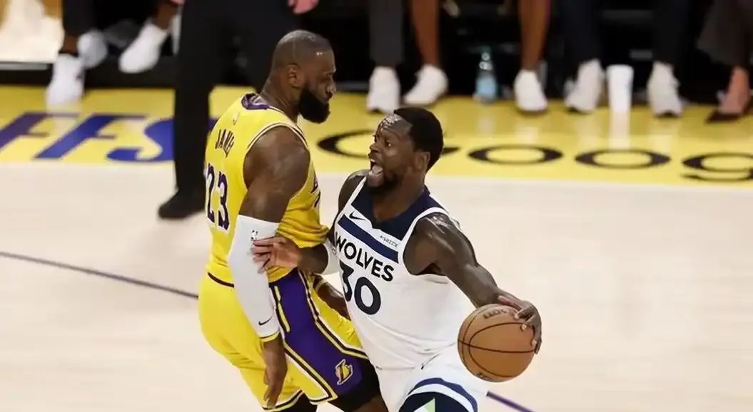 关于湖人控卫推进快攻，率领球队轻松获胜的信息