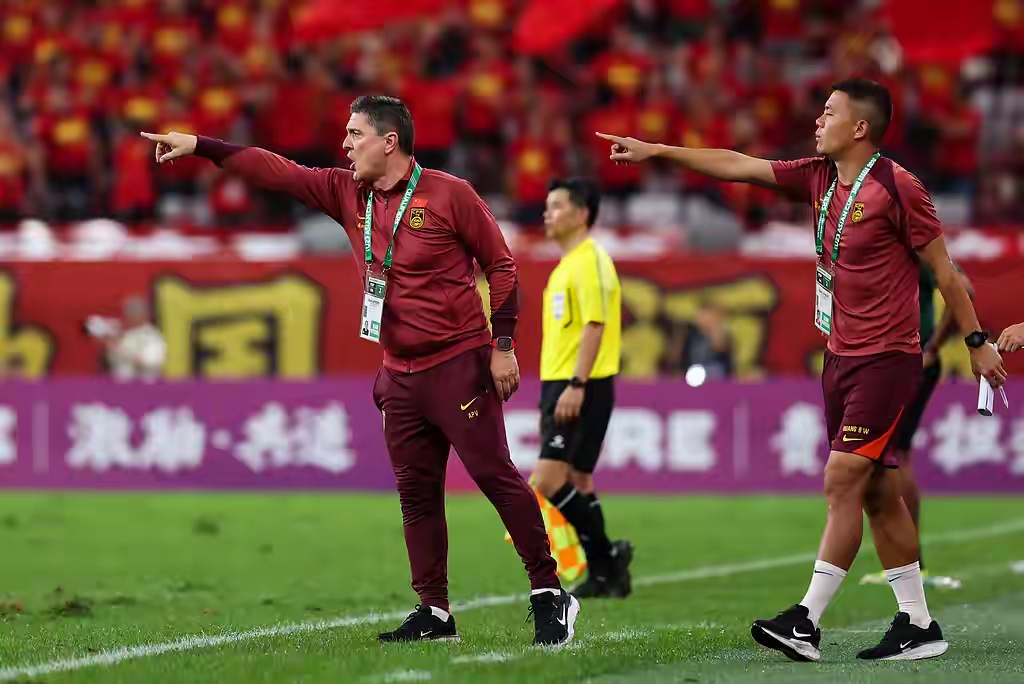 包含联赛强强对话，球队首轮比赛意志激情澎湃的词条